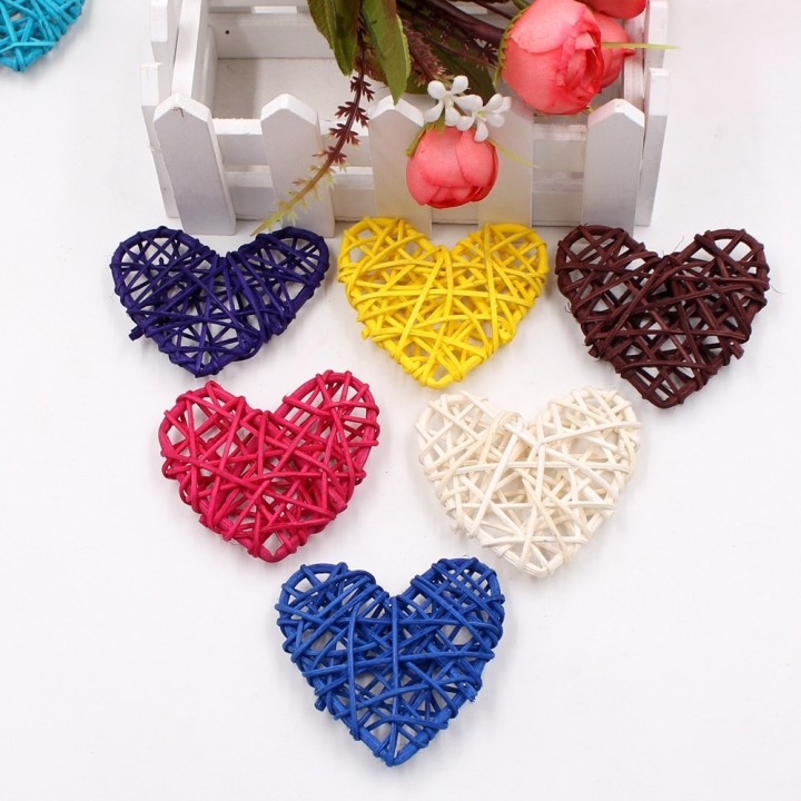Cuore in rattan da 6 cm con 5 pezzi rosa