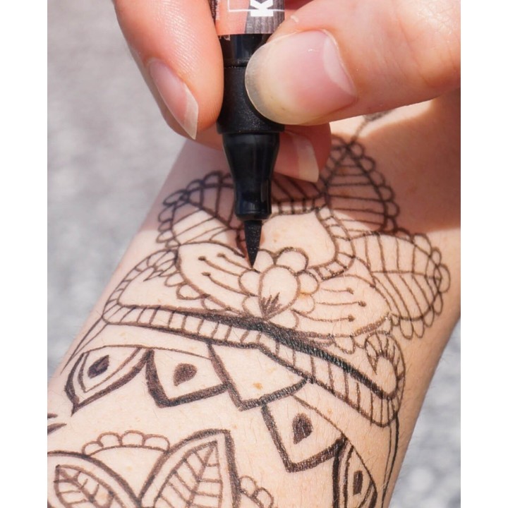 Penna per tatuaggi con punta in feltro nera