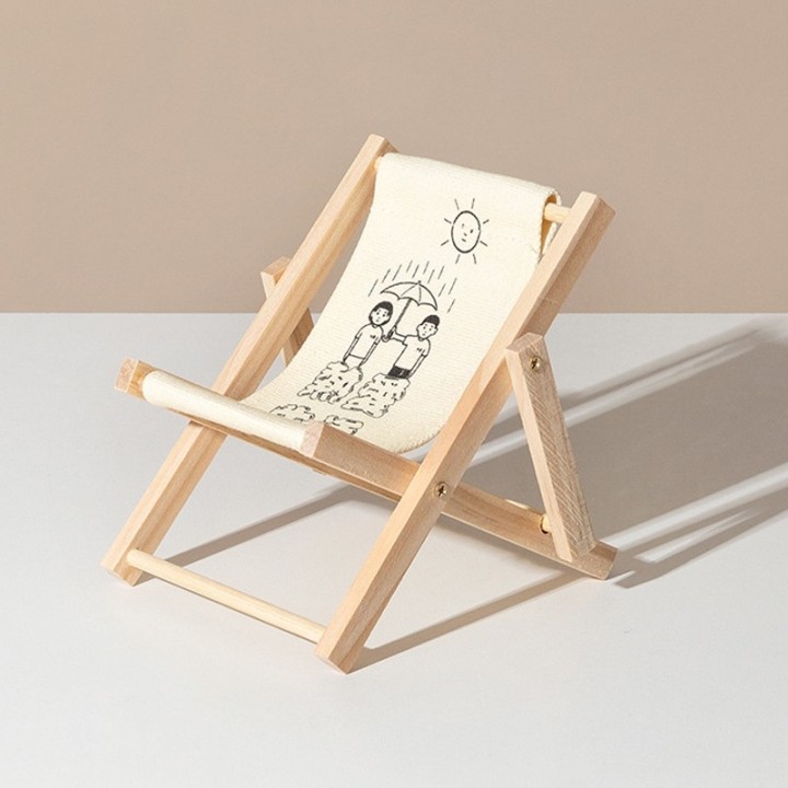 Mini deckchair as decoration or mobile phone holder made of pine wood
