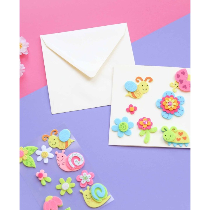 Fleurs autocollantes en feutre avec aspect 3D autocollant 6 pcs.